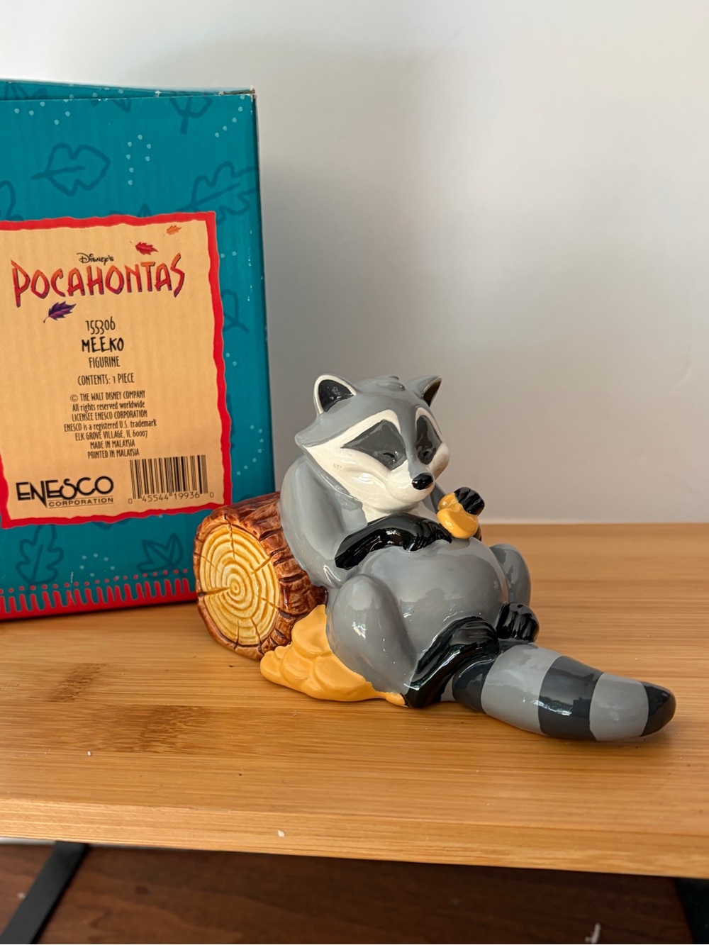 Enesco Walt Disney Pocahontas Meeko Raccoon Figurine in Log. In Box. # 155306.